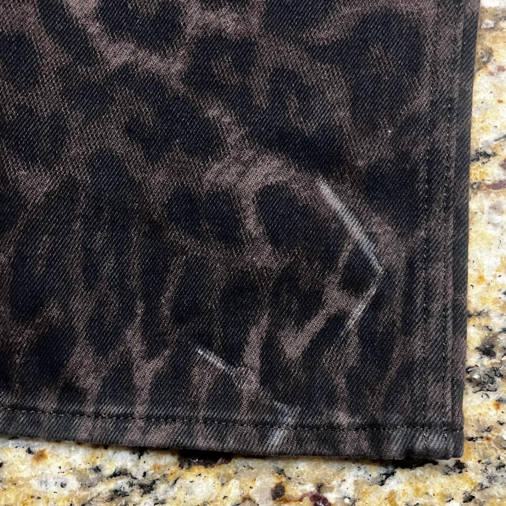 Abercrombie & Fitch Curve Love Mid Rise 90s Straight Leopard Print Jeans 33 Reg - Picture 4 of 8